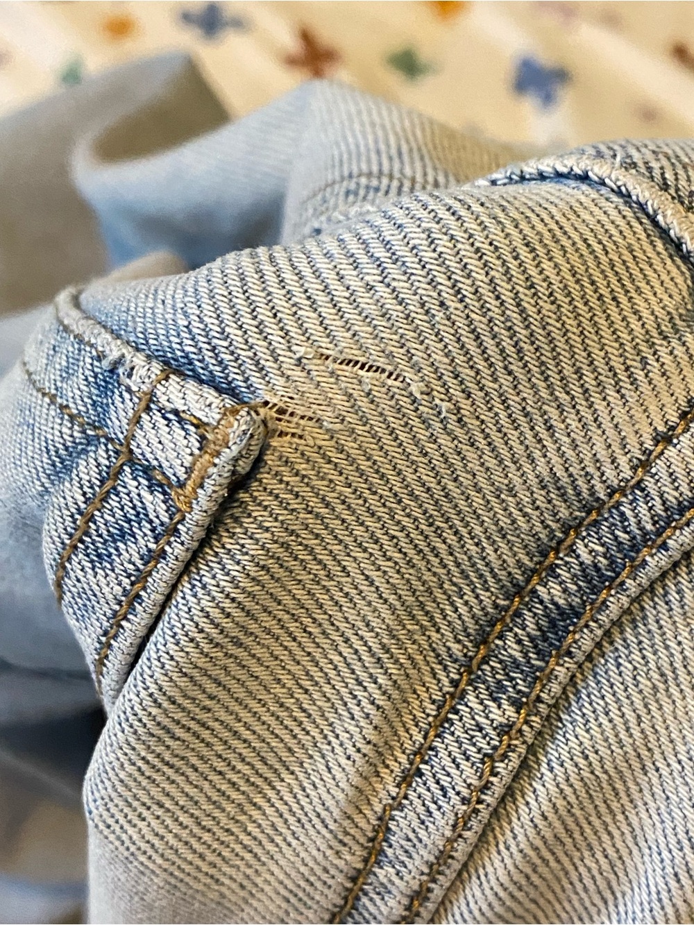 American Eagle light wash stretch curvy mom jeans - Picture 11 of 16
